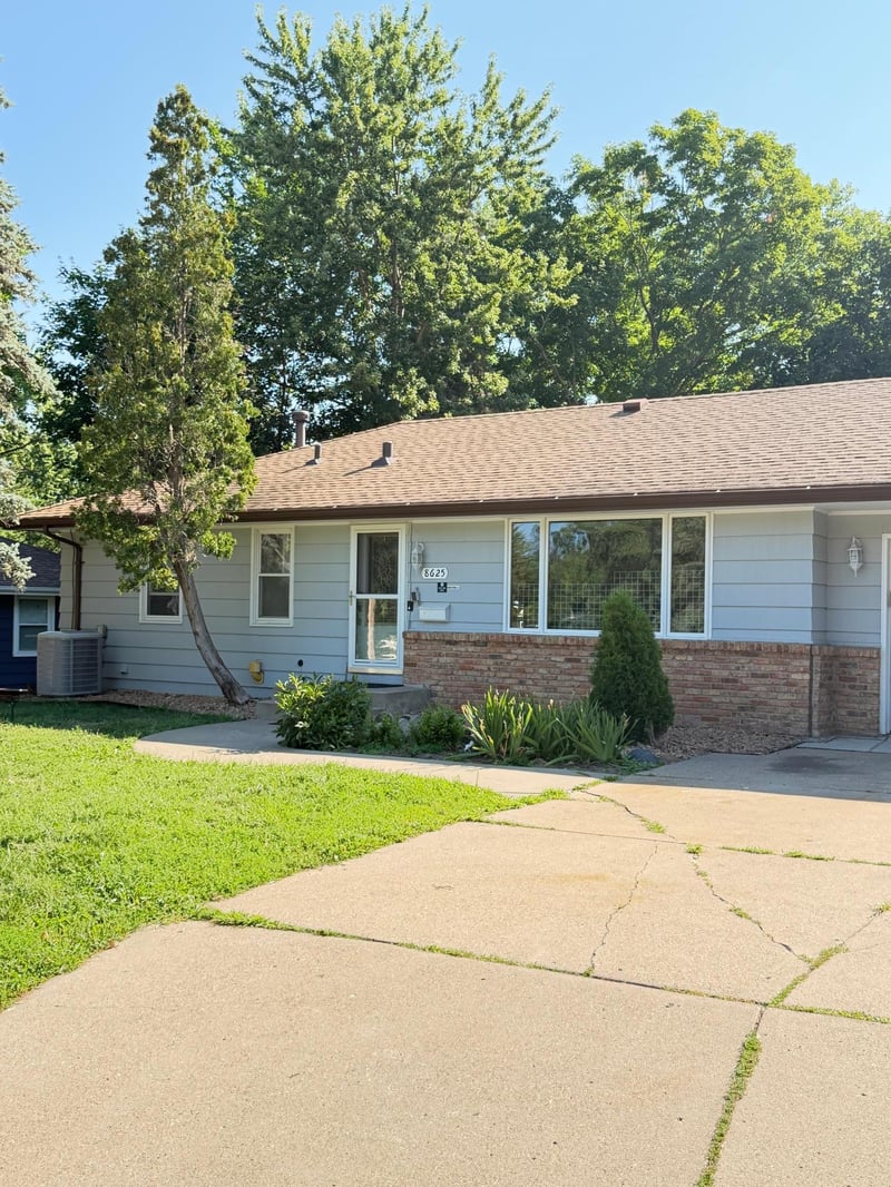 8625 Poplar Bridge Curve, Bloomington, MN 55437