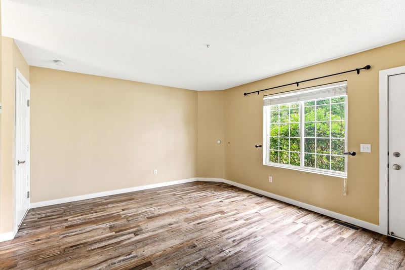 9118 Scarlet Globe Dr, Eden Prairie, MN 55347