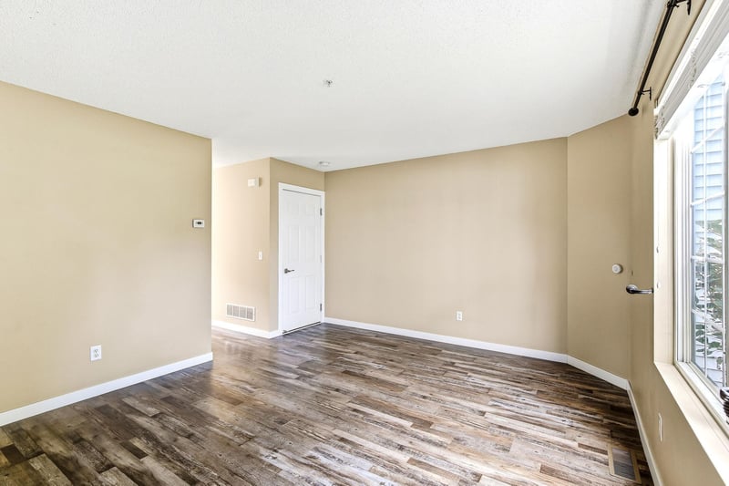 9118 Scarlet Globe Dr, Eden Prairie, MN 55347