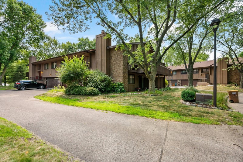 2632 Aspen Ct, White Bear Lake, MN 55110