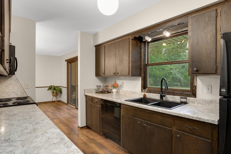 3609 Canterbury Dr, Bloomington, MN 55431