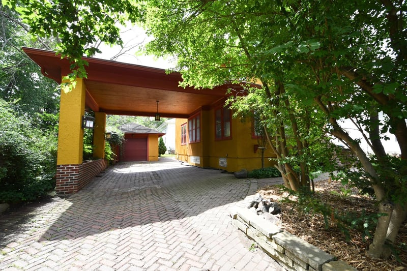 151 E 4th St, Zumbrota, MN 55992
