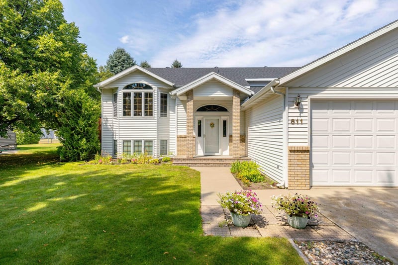 811 4th Ave NE, Barnesville, MN 56514