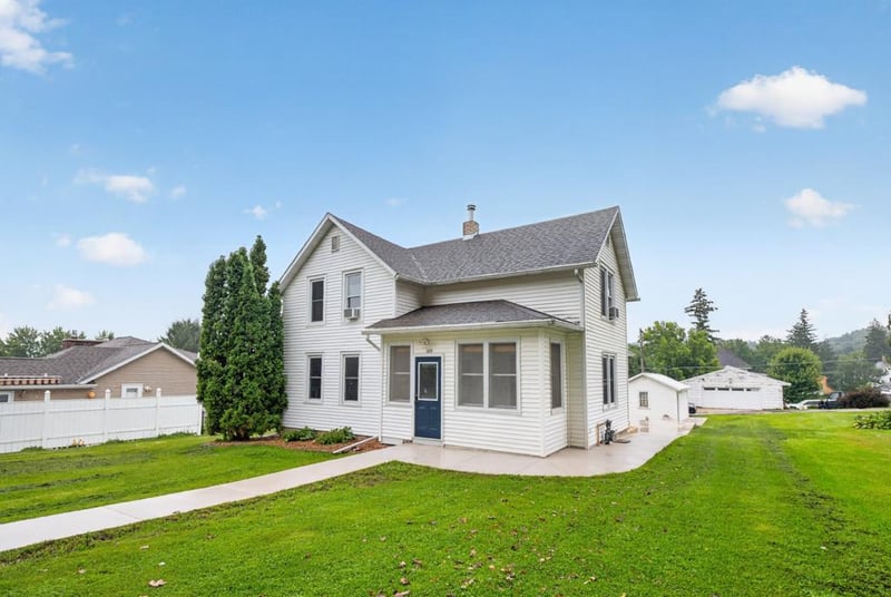 704 Viking Ave S, Lanesboro, MN 55949