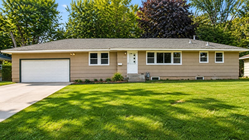 5901 Ewing Ave N, Brooklyn Center, MN 55429