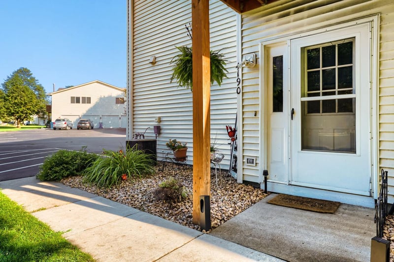 4190 White Bear Pw #1207, White Bear Lake, MN 55110
