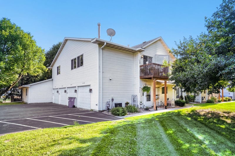 4190 White Bear Pw #1207, White Bear Lake, MN 55110