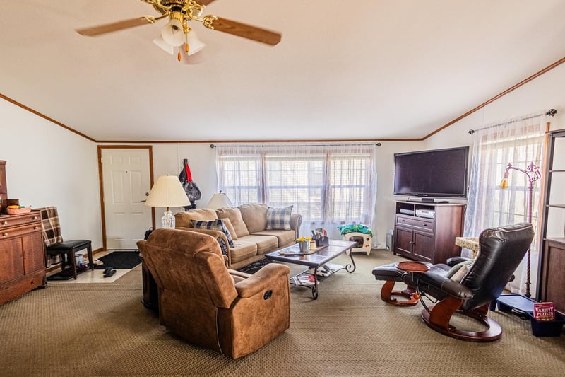 1390 Birchview Dr, Maplewood, MN 55119