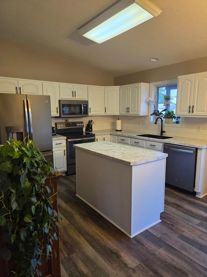 902 Nancy Ct SW, Eyota, MN 55934