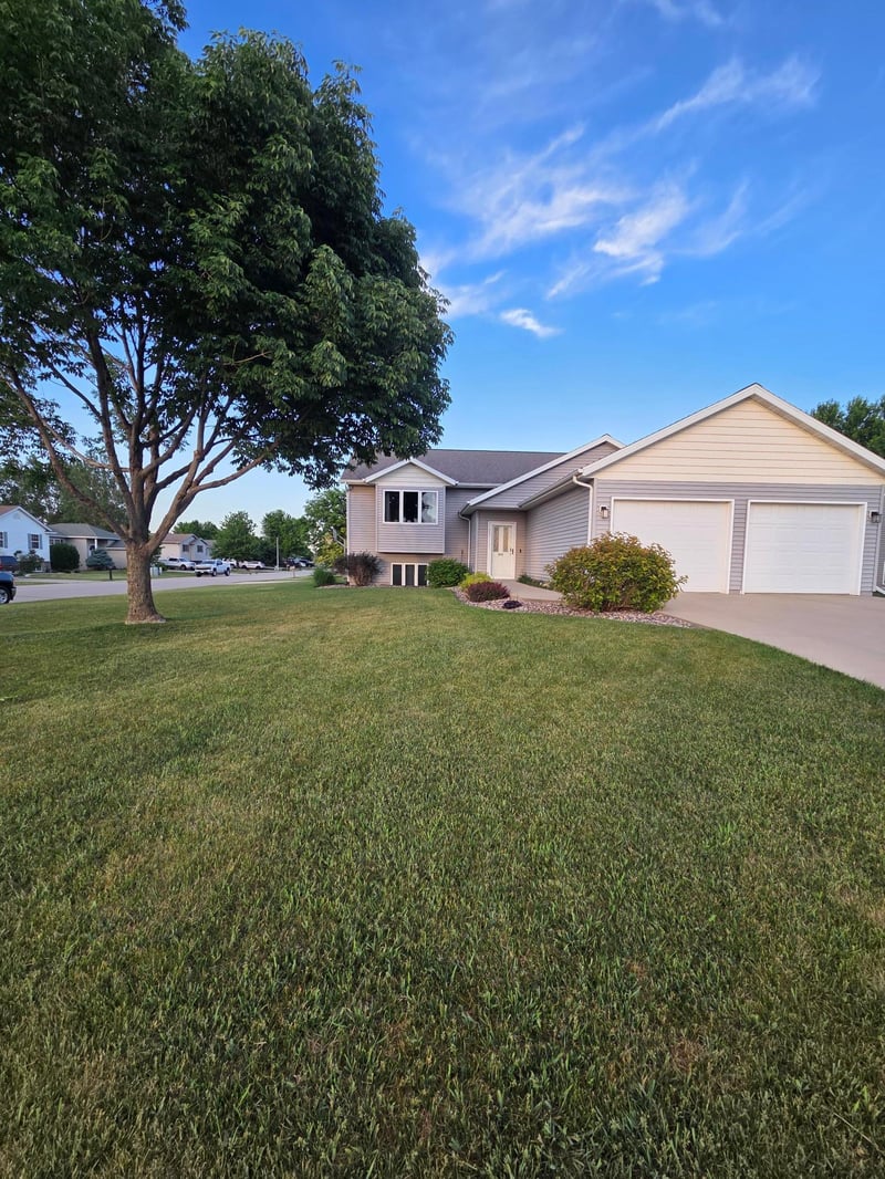 902 Nancy Ct SW, Eyota, MN 55934