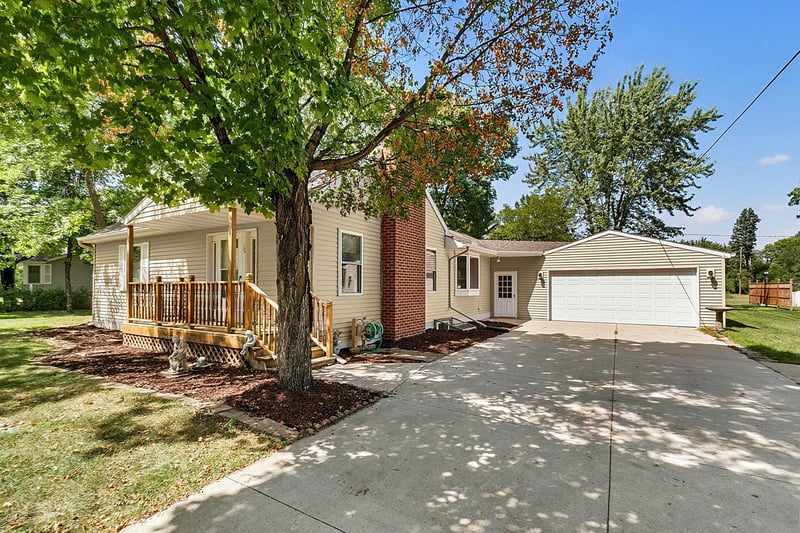 21 Traverse Rd, Saint Cloud, MN 56301