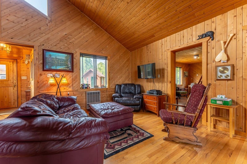 953 Kelly Trl, Isabella, MN 55607