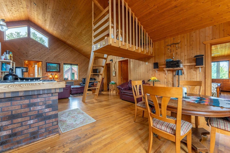 953 Kelly Trl, Isabella, MN 55607