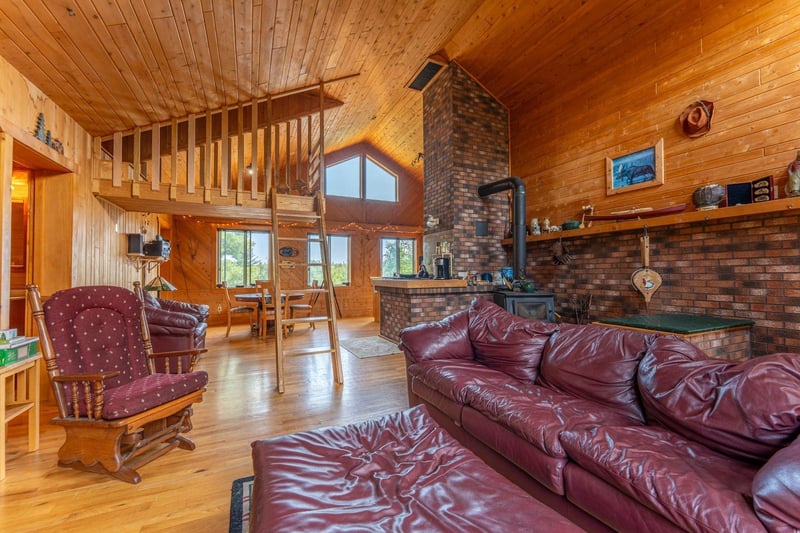 953 Kelly Trl, Isabella, MN 55607