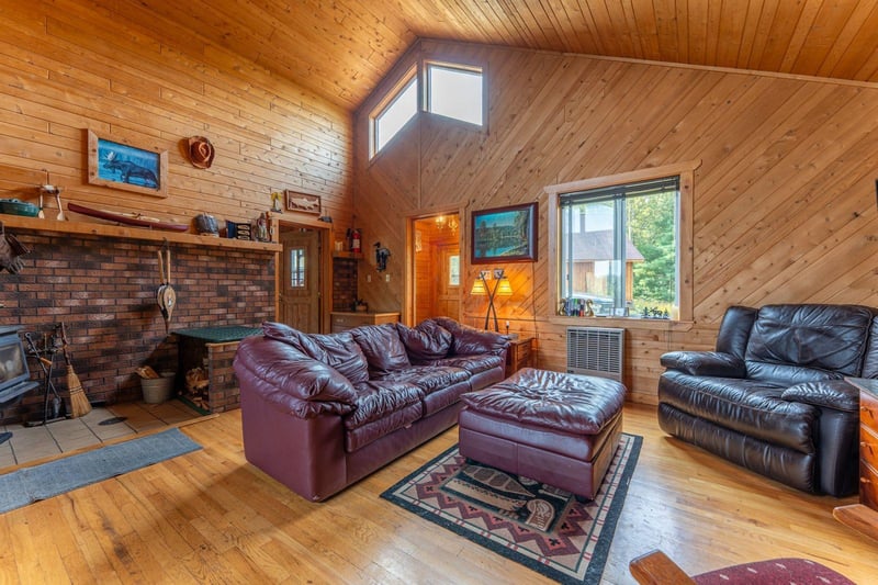 953 Kelly Trl, Isabella, MN 55607