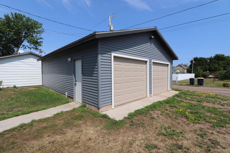 116 14th Ave E, Ashland, WI 54806