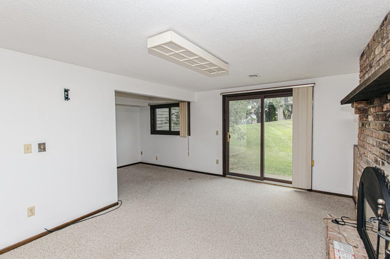6570 Upper 35th St N, Oakdale, MN 55128