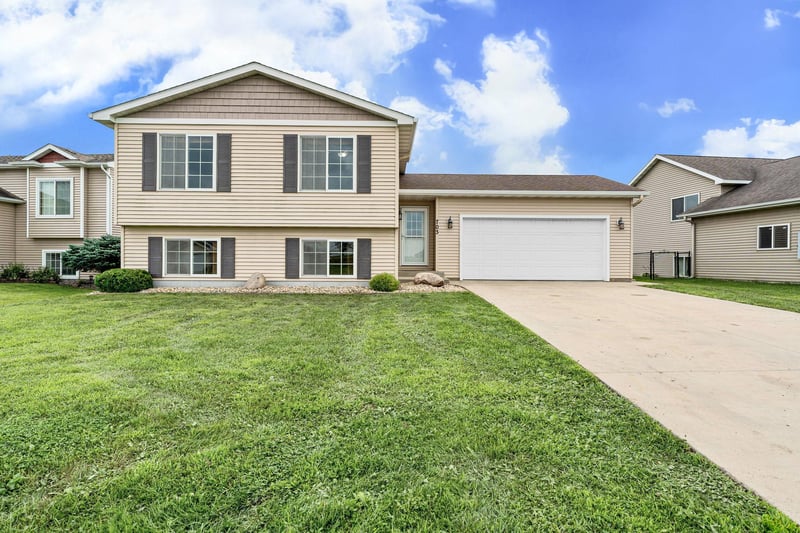 703 25th Ave NW, Austin, MN 55912