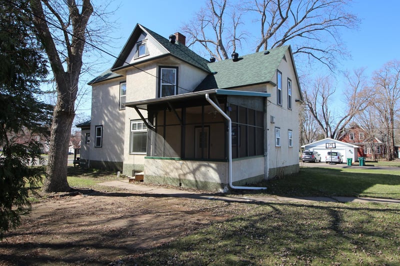 220 S Eliot Ave, Rush City, MN 55069