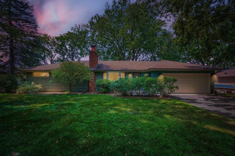 9242 15th Ave S, Bloomington, MN 55425
