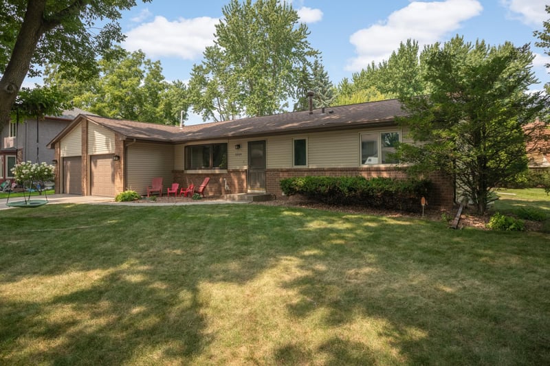 2264 Heritage Ln, New Brighton, MN 55112