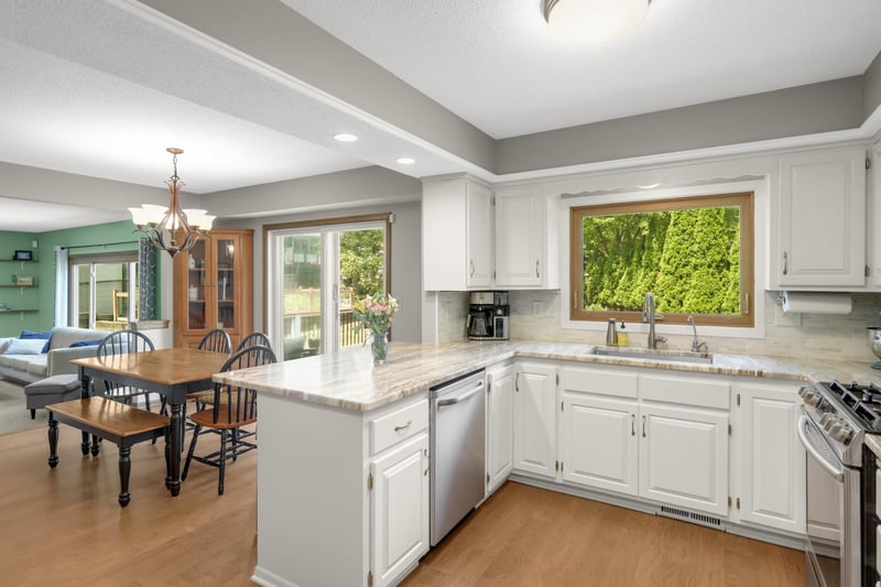 2264 Heritage Ln, New Brighton, MN 55112