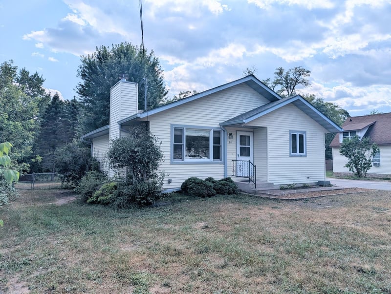 911 Grant St, Spooner, WI 54801