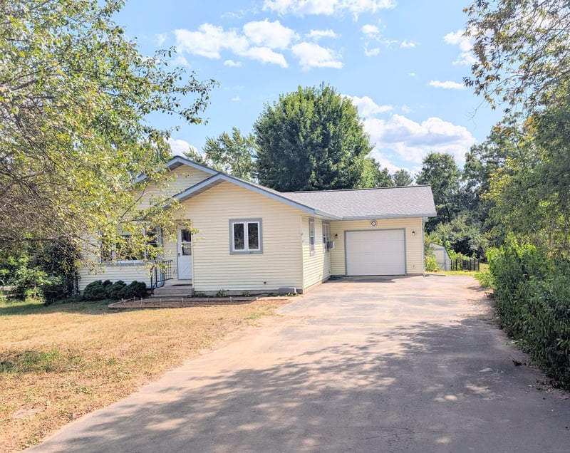 911 Grant St, Spooner, WI 54801