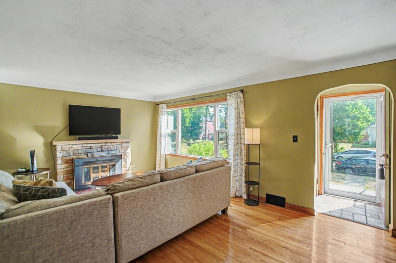 1595 Maywood St, Saint Paul, MN 55117