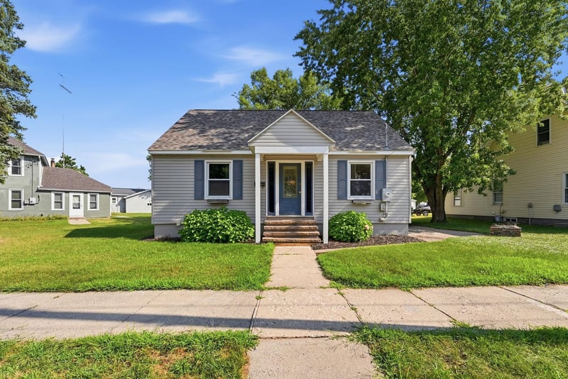 217 River St, Paynesville, MN 56362