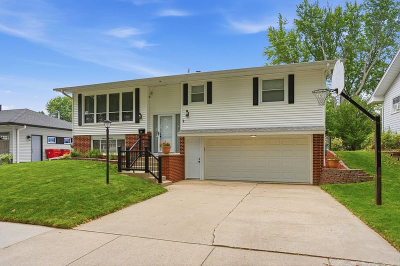 2307 17 1/2 St NW, Rochester, MN 55901