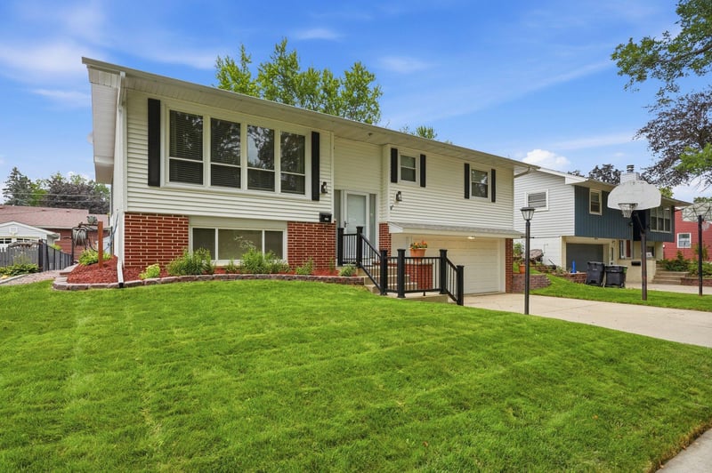 2307 17 1/2 St NW, Rochester, MN 55901