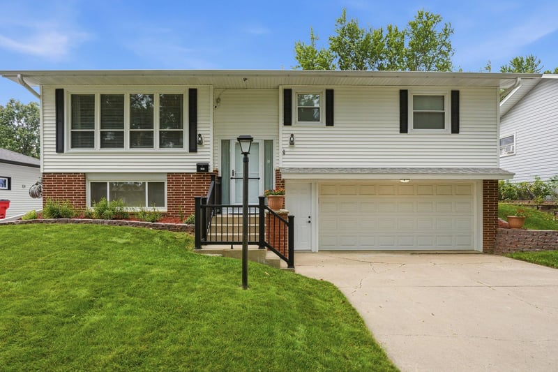 2307 17 1/2 St NW, Rochester, MN 55901