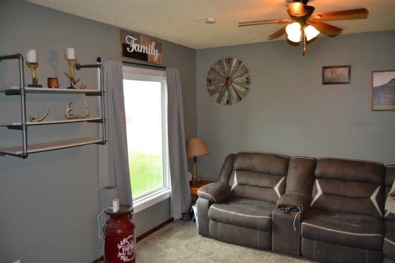 213 3rd St W, Jasper, MN 56144