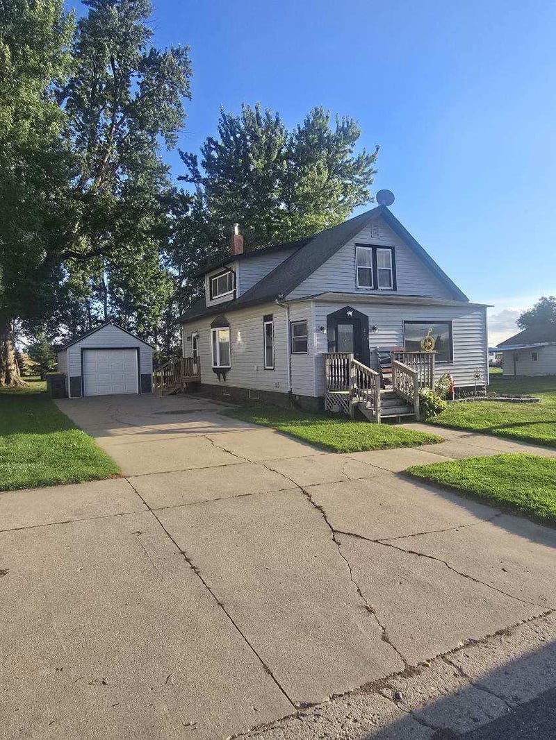213 3rd St W, Jasper, MN 56144