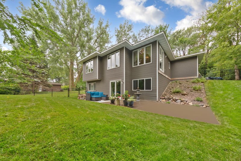 8492 210th St E, Prior Lake, MN 55372