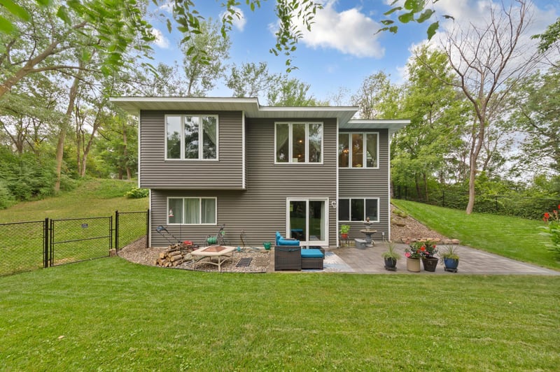 8492 210th St E, Prior Lake, MN 55372