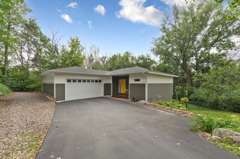 8492 210th St E, Prior Lake, MN 55372