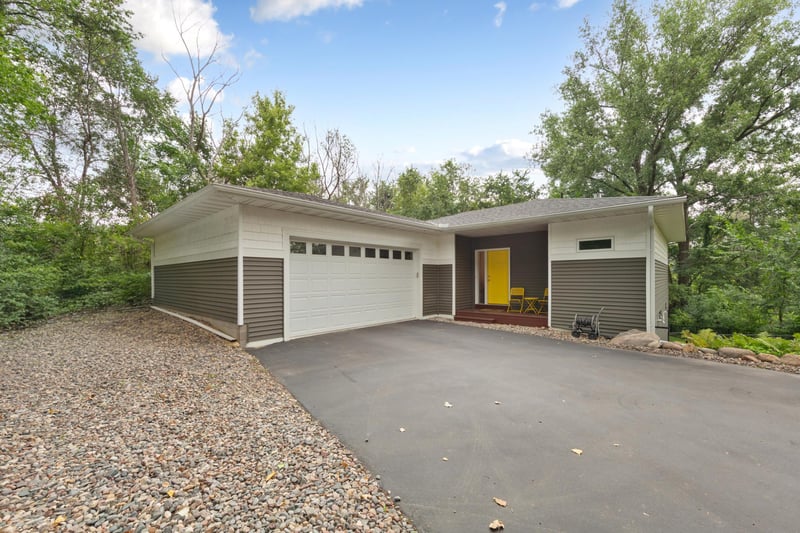 8492 210th St E, Prior Lake, MN 55372
