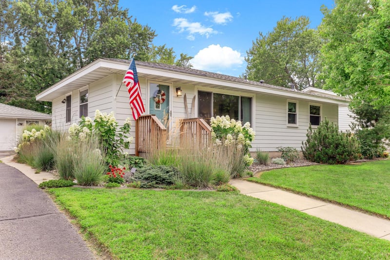 8502 Upper 206th St W, Lakeville, MN 55044