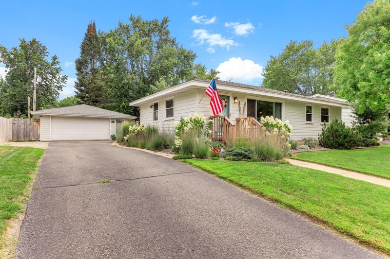 8502 Upper 206th St W, Lakeville, MN 55044