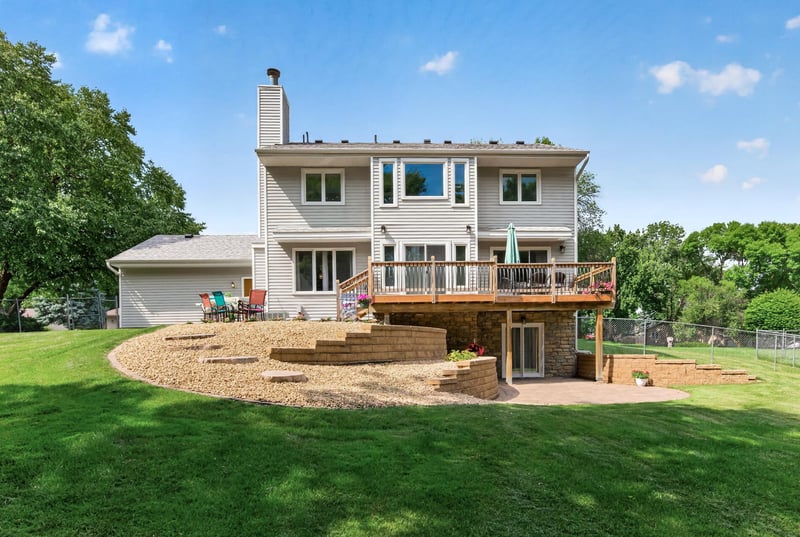 18425 Harrogate Dr, Eden Prairie, MN 55346