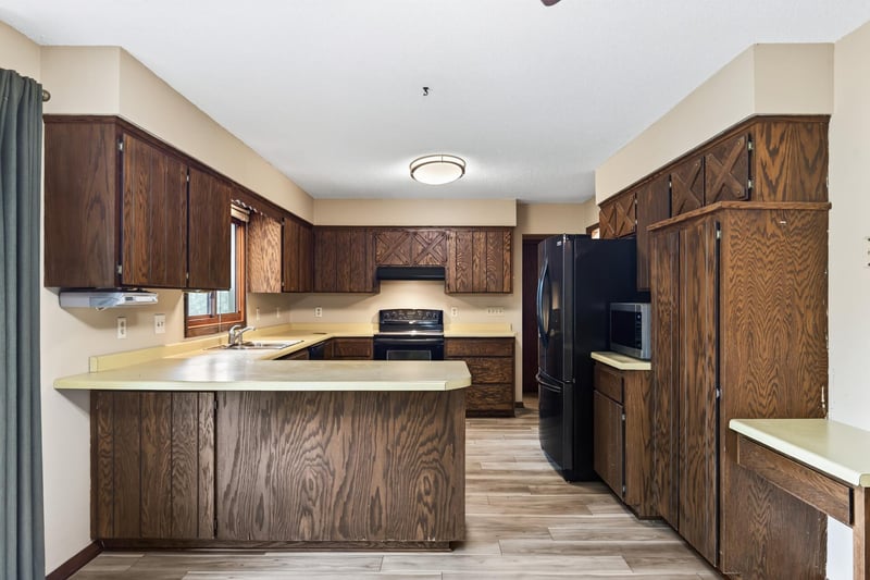 1105 W 155th St, Burnsville, MN 55306