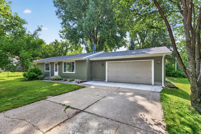 1105 W 155th St, Burnsville, MN 55306