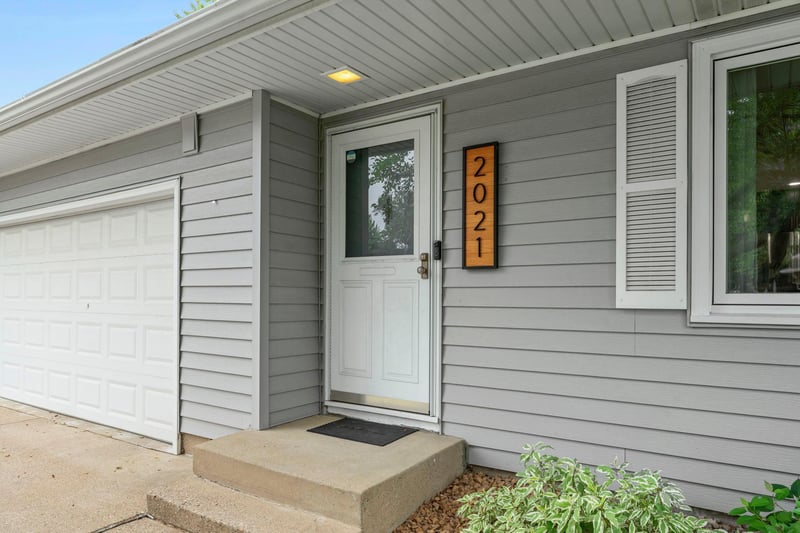 2021 Jade Ln, Eagan, MN 55122