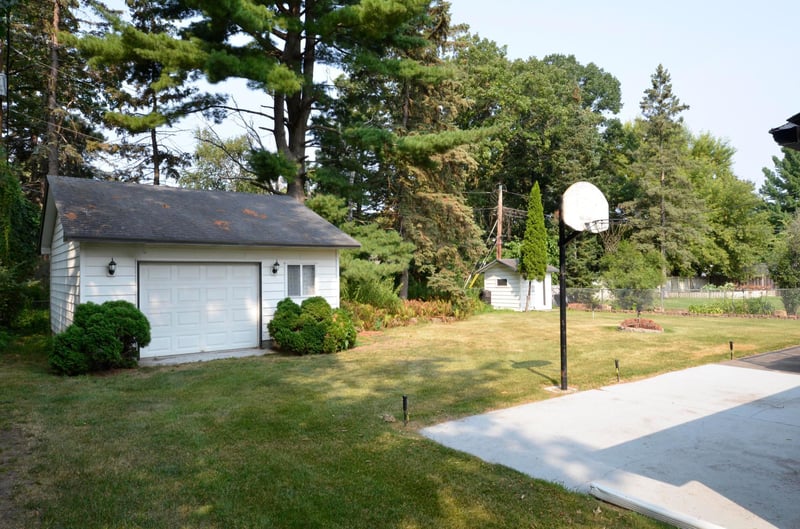 2226 Pleasant View Dr, New Brighton, MN 55112