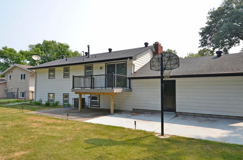 2226 Pleasant View Dr, New Brighton, MN 55112