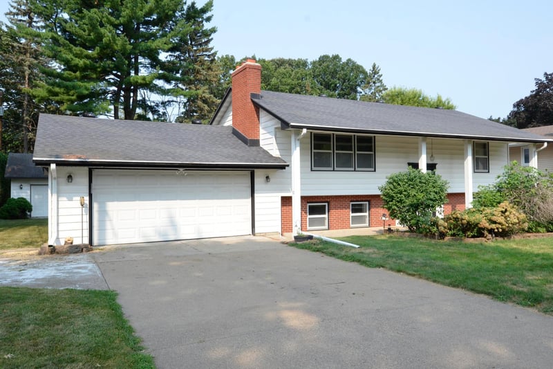 2226 Pleasant View Dr, New Brighton, MN 55112