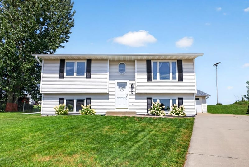 1910 3rd Ave NE, Stewartville, MN 55976