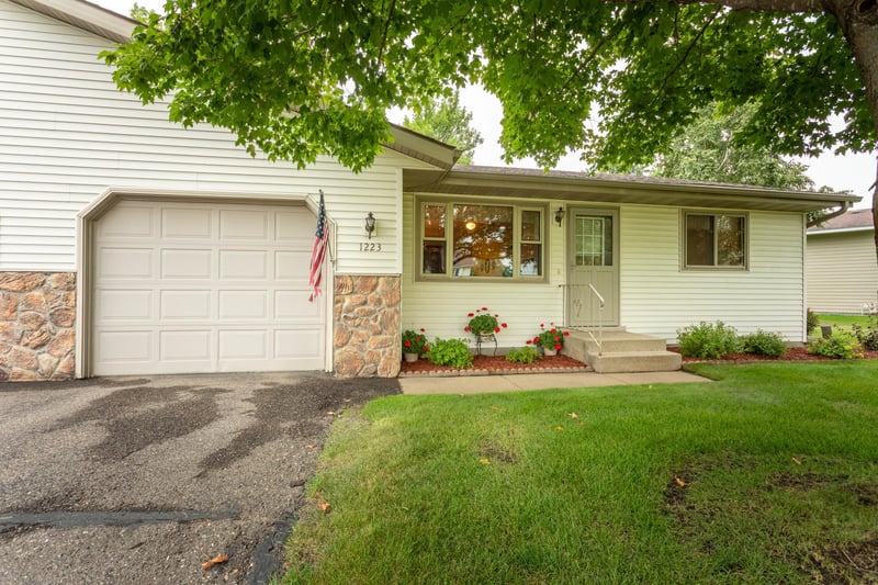 1223 Bridgeport Ln NW, Alexandria, MN 56308